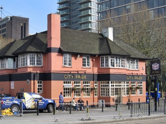 The now demolished City Pride pub on Isle of Dogs was a rare alternative to the faceless chrome & glass franchised bar establishments of Canary Wharf